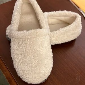 Woolrich Woman’s Slipper Size 8 with Braid and Padded InSoles Hard Bottom